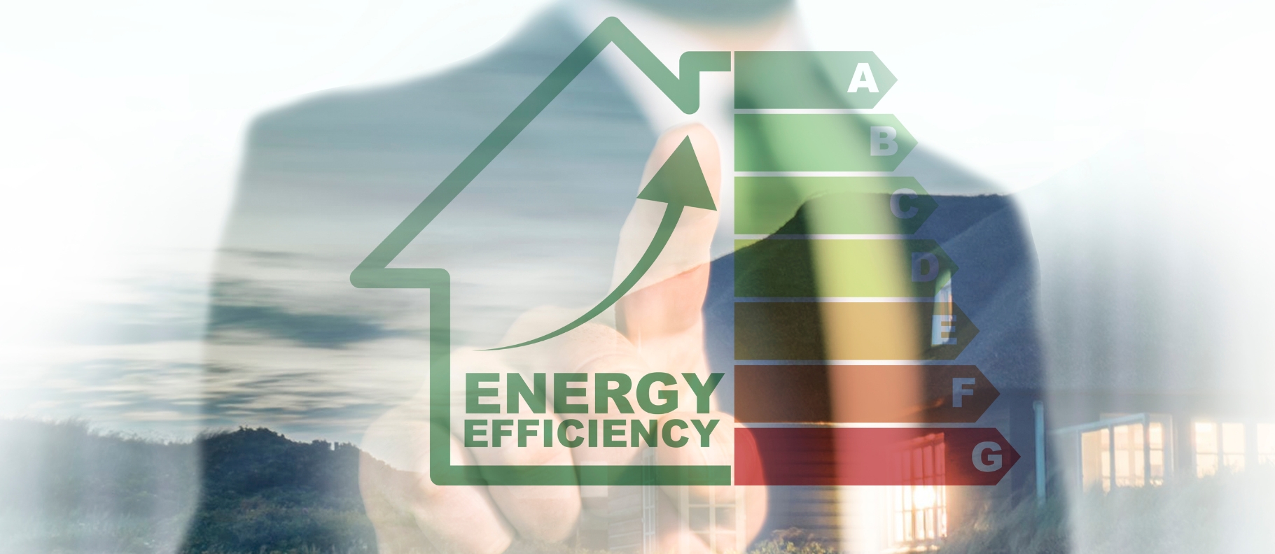 Huisje met de verschillende energielabels. Op de achtergrond staat een energieadviseur die wijst naar de energielabels.